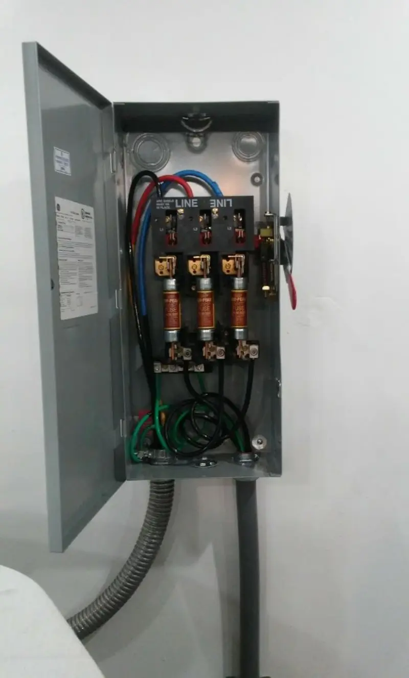 Three-phase disconnect switch installed for Smoke Detector Installation in Pooler